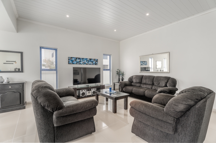 3 Bedroom Property for Sale in Blue Lagoon Western Cape